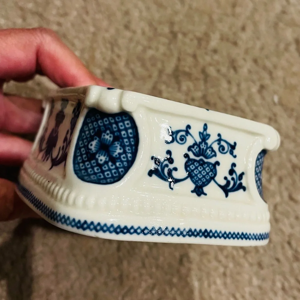 Vintage porcelain Vista Alegre Izmir Salt Cellar Jose Manuel
